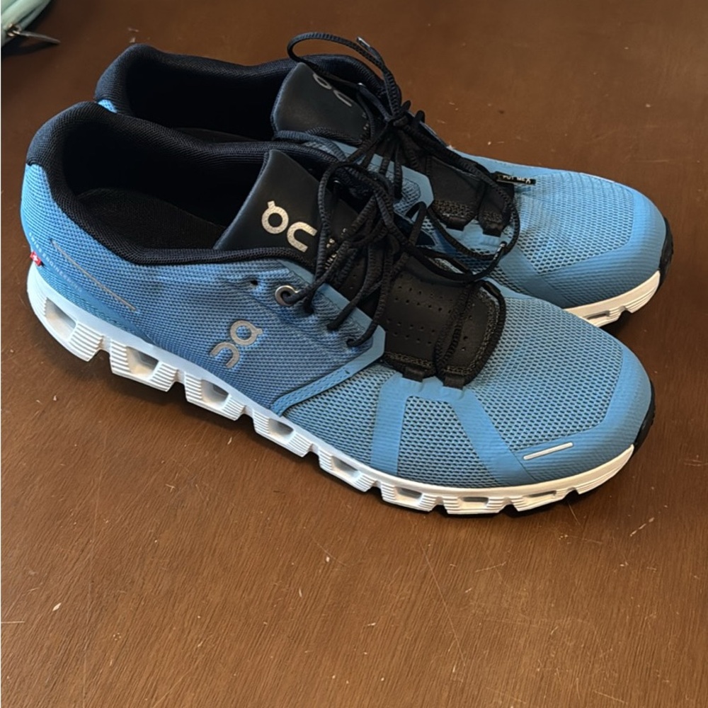 On Running Men's Blue Cloud 5 - 10.5 worn Once